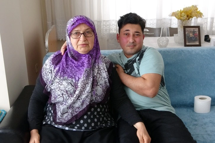 67 yaşındaki kadın engelli oğlu ile hayat kavgası hayran bırakıyor