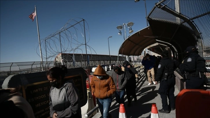 ABD 'Meksika'da kal' politikası kapsamında önce göçmenleri gönderdi