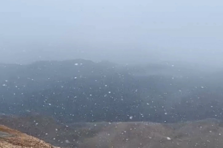 Antalya’ya mevsimin ilk karı düştü