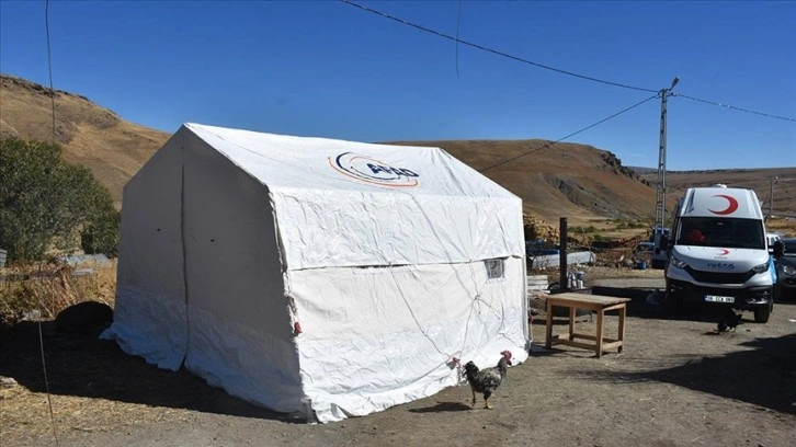 Ardahan'da depremden etkilenen yurttaşlar geceyi çadırlarda geçirdi