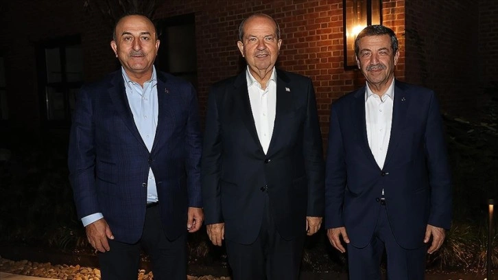 Çavuşoğlu, New York'ta KKTC Cumhurbaşkanı ve Dışişleri Bakanı ile birlikte araya geldi