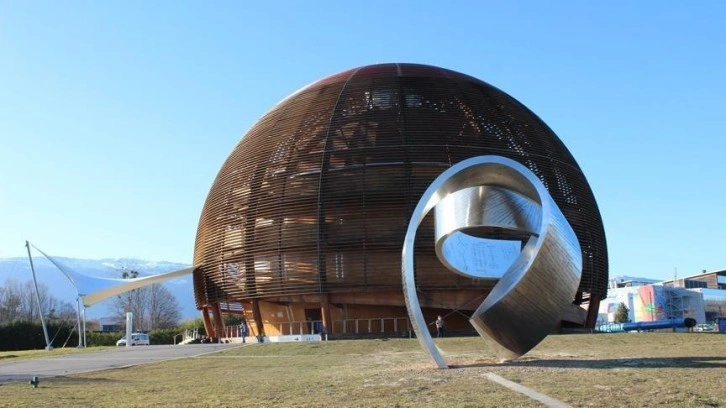 CERN'deki Büyük Hadron Çarpıştırıcısı ile acemi parçacıklar keşfedildi