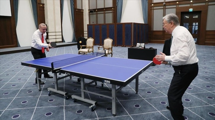 Cumhurbaşkanı Erdoğan ve Kazakistan Cumhurbaşkanı Tokayev masa topu oynadı