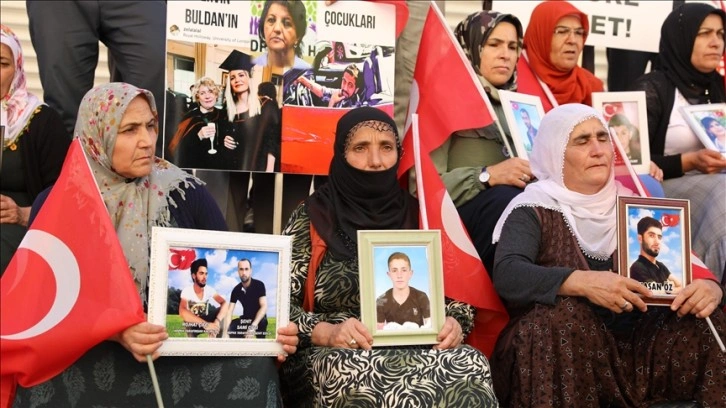 Diyarbakır annelerinin oturma eylemine dü familya şimdi katıldı