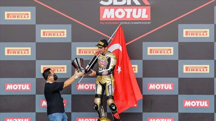 Dünya şampiyonu Toprak Razgatlıoğlu'nun giranbaha mülevven yarışma tulumunun hikayesi