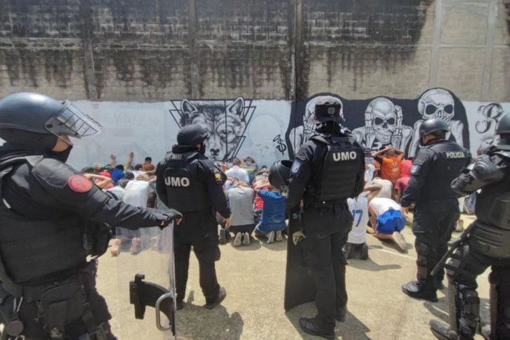 Ekvador’da çıkan hapishane kavgasında 43 kişi öldü