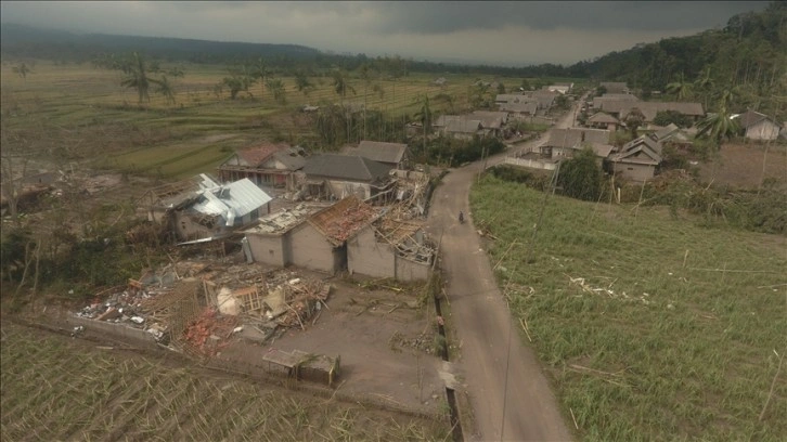 Endonezya'da Semeru Yanardağı'ndaki patlamada geberik sayısı 34'e çıktı