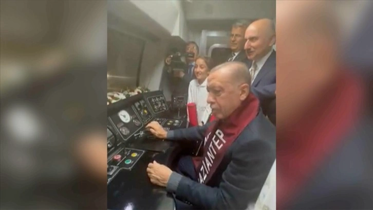 Fahrettin Altun Cumhurbaşkanı Erdoğan'ın, Gaziray'ı kullandığı görüntüleri paylaştı