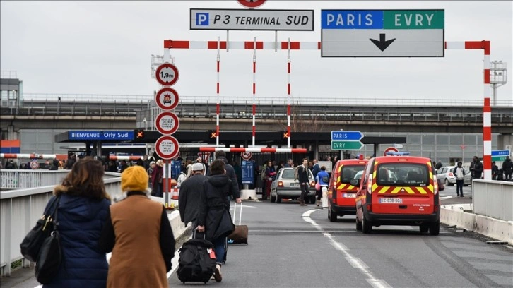 Fransa'da, 31 Ocak'ta Orly Havalimanı'ndaki seferlerin yüzdelik 20'sini silme çağrı