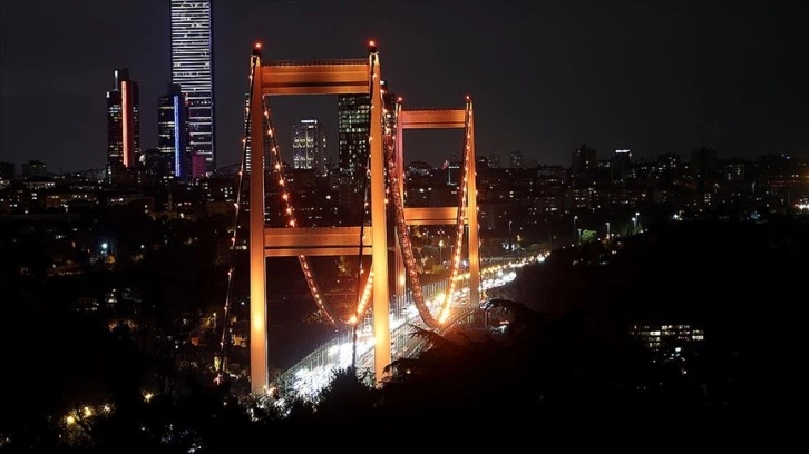 FSM Köprüsü lösemiye dikkati döşemek düşüncesince turuncu ile ışıklandırıldı