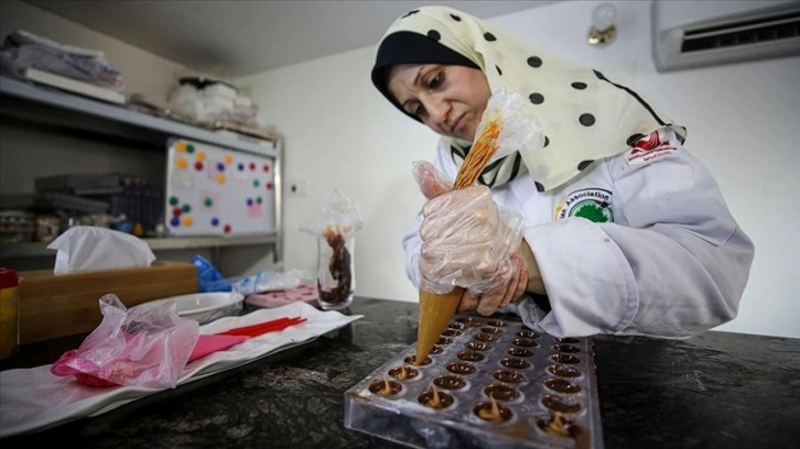 Gazze'de ev inşası "doğal" çikolata üreten Filistinli şef tutkusunu mesleğe dönüştürd