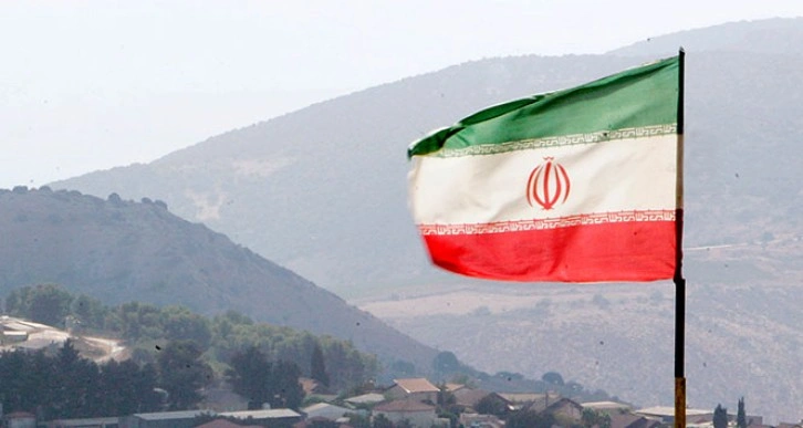 İran 'Kaim-100' adlı uydu taşıyıcı roketini fırlattı