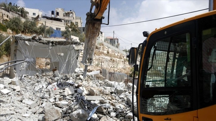 İsrail Kudüs’te Filistinli birlikte aileye kişi evini yıktırdı