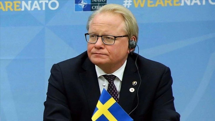 İsveç Savunma Bakanı, görevde bulunduğu sürece NATO'ya katılmayacaklarını söyledi