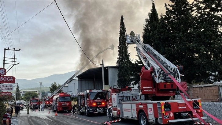 İzmir'de fabrika yangınına dahil ediliyor