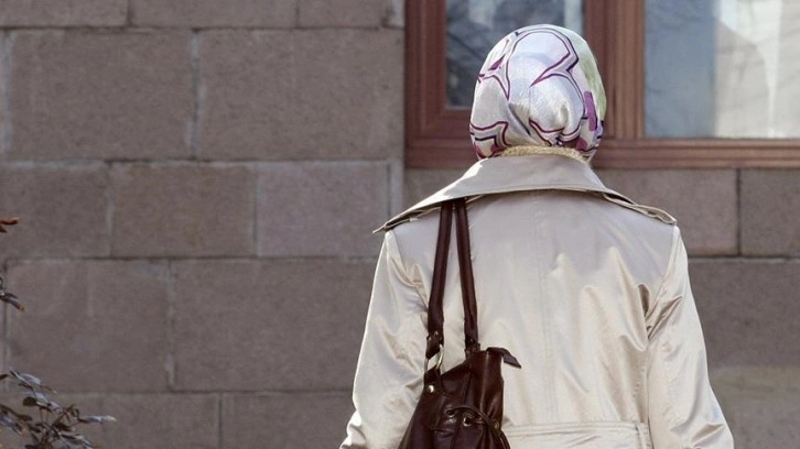 Kanada'da Müslüman öğretmenin işine başörtüsü zımnında akıbet verildi