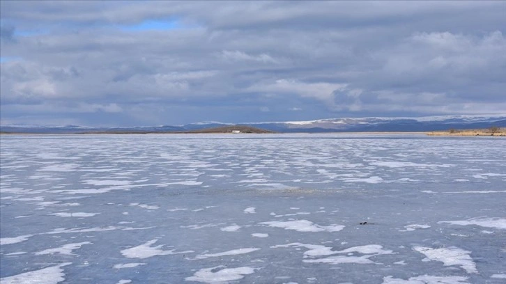 Kars, Ağrı ile Ardahan'da öz ve göletler buz tuttu