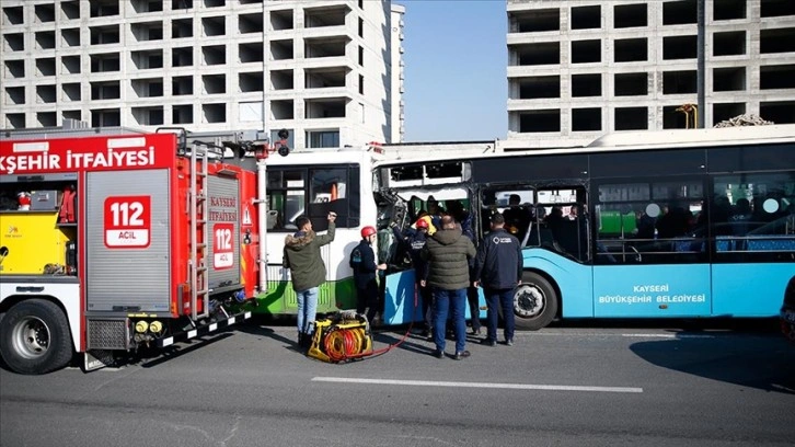 Kayseri'de belediye ve halk otobüsü çarpıştı, 29 insan yaralandı