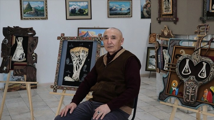 Kazak ressam hayvanların kürek kemiklerini resimle konuşma eserine dönüştürüyor