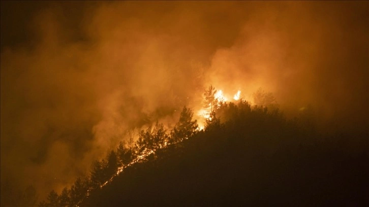 Marmaris'teki orman yangınına engelleme sürüyor