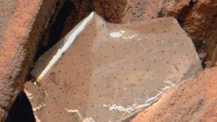 Mars'ta kaydedilen ecnebi beden termal battaniye parçası olabilir