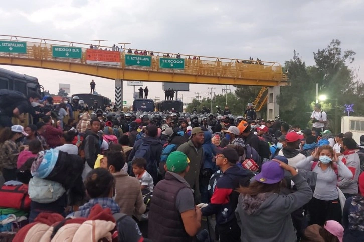 Meksika’da göçmenler polisle çatıştı: 17 yaralı