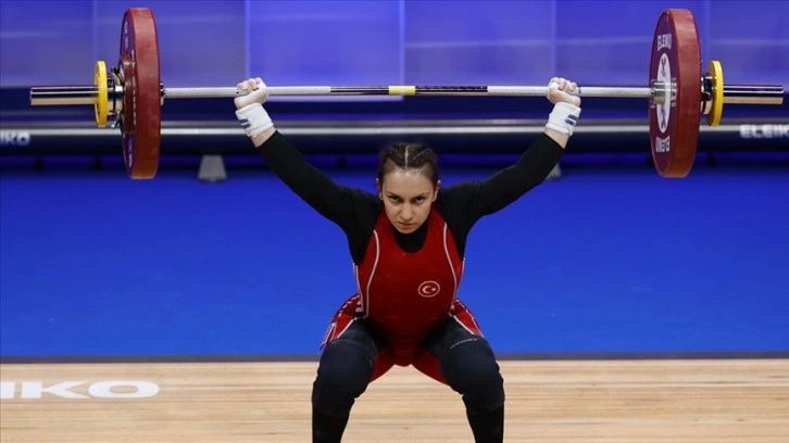 Milli halterci Şaziye Erdoğan, evren şampiyonasında 1 sim 2 tunç madalya kazandı