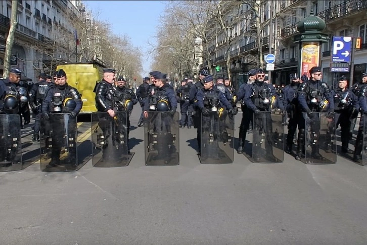 Paris’te ırkçılık karşıtı protesto düzenlendi