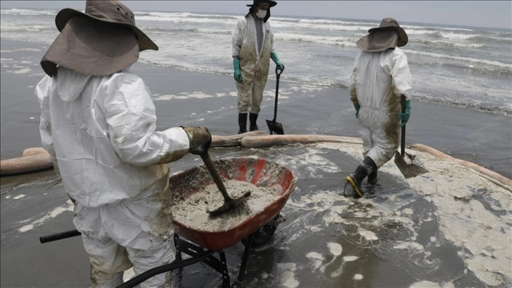 Petrol sızıntısı zımnında Peru’da sahiller kirlendi