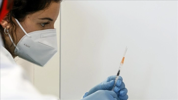 Pfizer-BioNTech ve Moderna'nın Kovid-19 aşıları düşüncesince AB onayı 