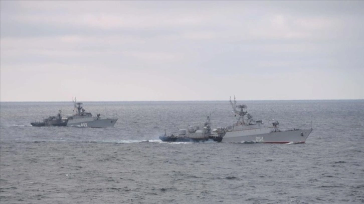 Rus donanma gecesi gecesi unsurları Japonya'nın kuzeyinden geçti