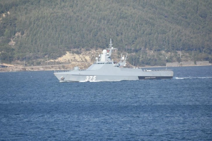 Rus savaş gemisi Çanakkale Boğazı’ndan geçti!