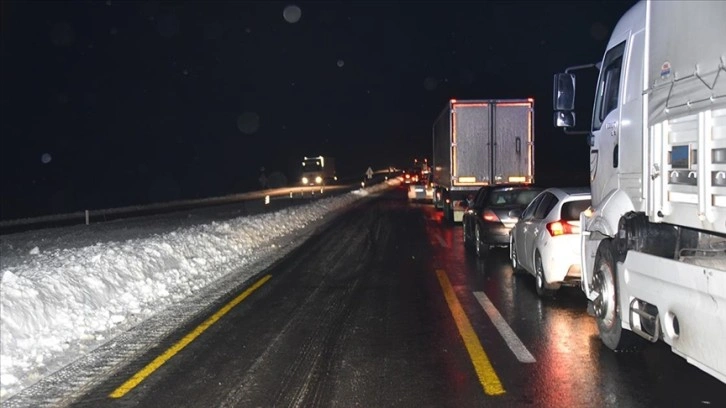 Şanlıurfa-Diyarbakır kişmiri yolu sis ve buzlanma dolayısıyla ulaşıma kapatıldı