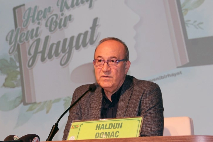 Spor yorumcusu Haldun Domaç, Kitap Fuarı'nda okurlarıyla buluştu