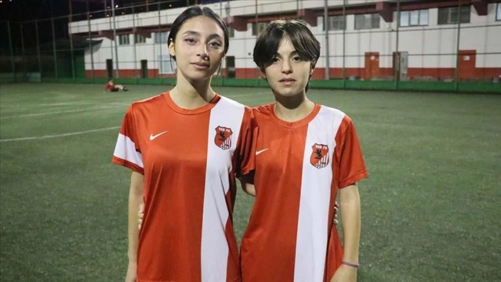 Tek husye ikizi kız kardeşlerin amacı futbolda ulusal forma