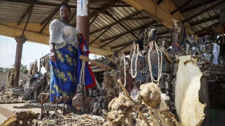 Togo'daki dünyanın en iri büyü pazarı ziyaretçilerini hem ürkütüyor hem şaşırtıyor