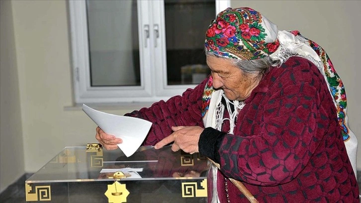 Türkmenistan halkı mutluluk başkanını öğürtlemek düşüncesince ferda kasa başında