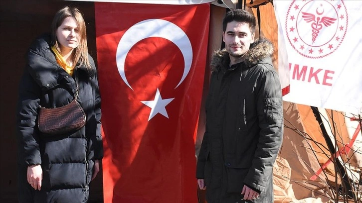Ukrayna'da evlilik yapan Türk, eşiyle Türkiye'ye dönecek olmanın mutluluğunu yaşıyor