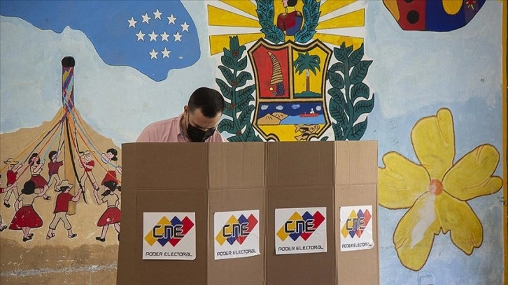 Venezuela'daki bölgesel ve yerel seçimlerde kudret partisi 23 eyaletten 20'sinde kazandı
