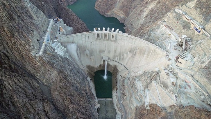 Yusufeli Barajı ve HES'te su düzeyi 74 metreye ulaştı