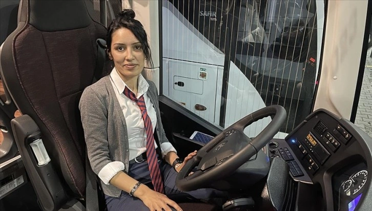 Zonguldak'ta hosteslik icra ettiği şehirlerarası otobüsün kaptanı oldu
