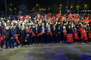 160 metre uzunluğunda Türk bayrağı ve fener alayı Diyarbakır halayı ile devam etti