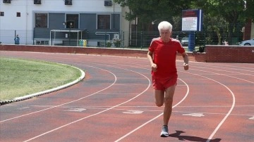 60 yaşından sonraları atletizme başlayıp 7 yılda 15 birincilik kazandı
