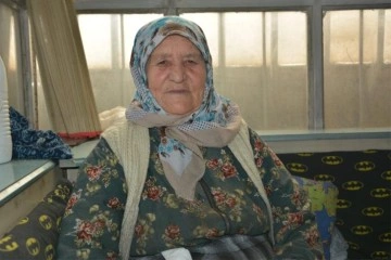 82 yaşındaki lastikçi Vesile Nine’den kadınlara altın değerinde öğüt