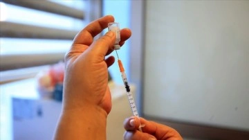 AB derman düzenleyicisi acemi Kovid-19 aşısının izin başvurusunu inceliyor