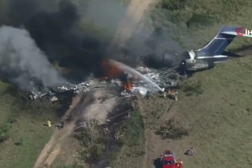 ABD’de 21 kişiyi taşıyan uçak düştü: Tüm yolcu ve mürettebat sağ kurtuldu