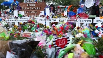 ABD'de okul saldırısında 21 ferdin öldüğü Uvalde nahiyesinde öğrenciler öğüt başı yaptı