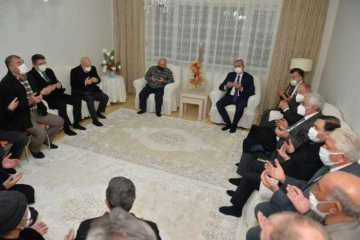 Adalet Bakanı Gül, şehit ailelerini ziyaret etti