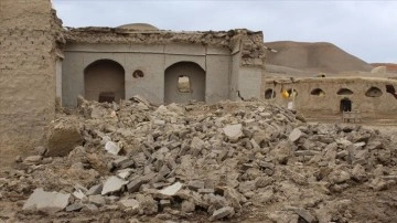 Afganistan'da 5,9 büyüklüğündeki depremde minimum 255 insan yaşamını kaybetti