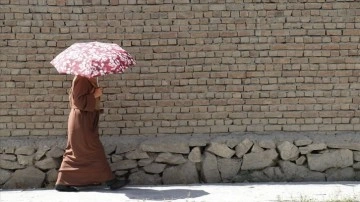 Afganistan'da Taliban hanımlara müteveccih birtakımı engellemeler getirdi
